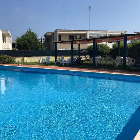 Con Piscina 13 *